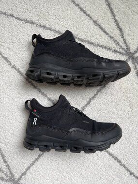 On Running CloudAway Waterproof Limited Edition Size 8